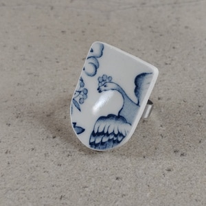 Anel floral de porcelana quebrada, Anel de cerâmica vermelha e branca, Anel de porcelana chinesa reaproveitado, Joias de prato quebrado, Anel de cerâmica de praia