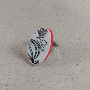 Anel floral de porcelana quebrada, Anel de cerâmica preta e branca, Anel de porcelana chinesa reaproveitado, Joias de prato quebrado, Anel de cerâmica de praia
