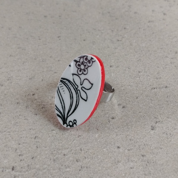 Broken china floral ring, Black and white ceramic ring, Chinese porcelain repurposed ring, Broken plate jewelry, Beach Pottery ring