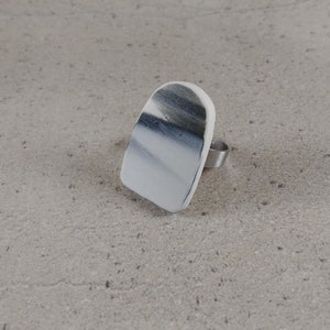 Anel de porcelana quebrada, Anel de cerâmica vermelha e branca, Anel de porcelana chinesa reaproveitado, Joias de prato quebrado, Anel de cerâmica de praia