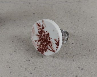 Broken china floral ring, Brown and white ceramic ring, Chinese porcelain repurposed ring, Broken plate jewelry, Beach Pottery ring