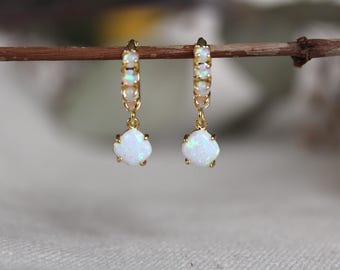 Pendientes de aro de ópalo: chapados en oro, ópalo blanco, para dama de honor, regalo, boda, piedra de nacimiento, Día de la Madre, Navidad.