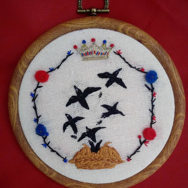 Hand Embroidery Hoop Art Nursery Rhymes Black Bird Art Needle Felted Wall Decor British Artwork Tattoo Wall Art Bird Wall Decor Tudor Art