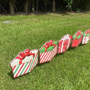 A set of 5 Christmas Present Yard Decorations-bright and colorful gift box 3D designs in green, red white: a close view of the edge of boxes