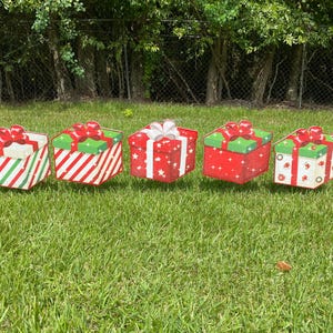 A set of 5 Christmas Present Yard Decorations-bright and colorful gift box 3D designs in green, red white