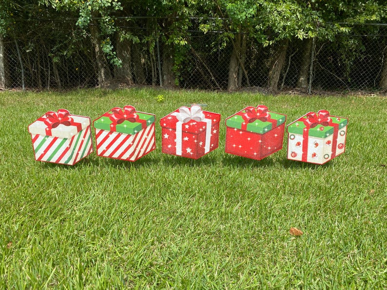 A set of 5 Christmas Present Yard Decorations-bright and colorful gift box 3D designs in green, red white