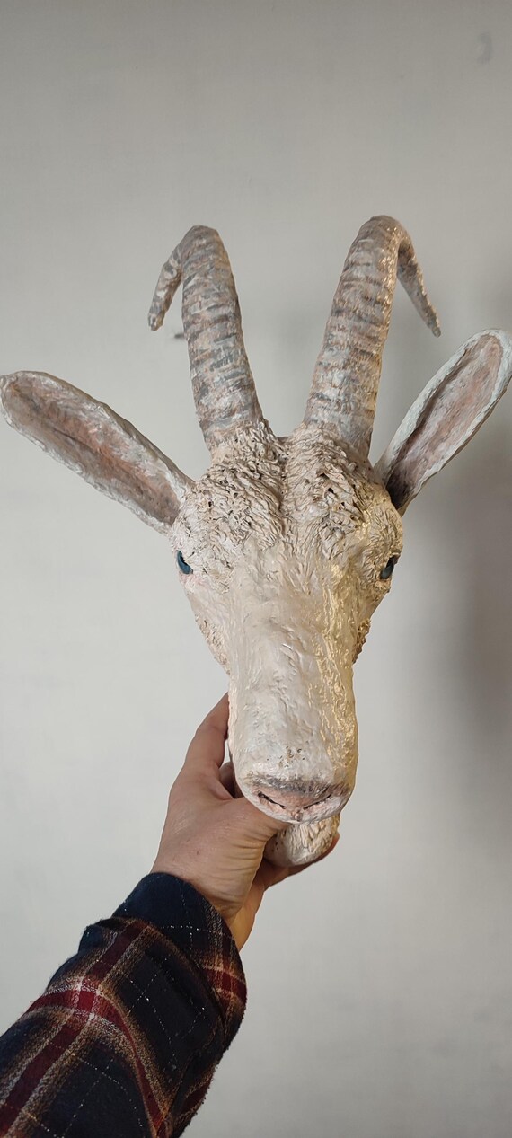 Trophée Mural Tête De Chèvre En Paille Tressée - Déco Bohème Naturelle