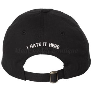 Czapka I Hate It Here | Haftowana czapka taty | Antyspołeczny introwertyk | Zabawna czapka introwertyka | Zbyt blisko | Regulowana czapka | Dystans społeczny