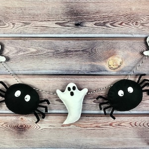 Halloween felt garland - 15 items, autumn decor, Halloween party decorations, ghosts and spiders garland, Halloween gift, Halloween decor