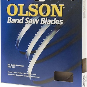 Puede incluir: Un paquete azul y amarillo para hojas de sierra de cinta Olson. El paquete presenta un primer plano de las hojas y el texto "Olson Band Saw Blades".