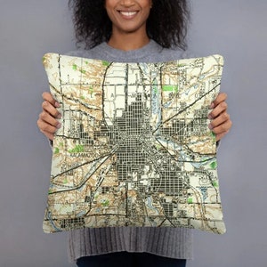 Custom Map Throw Pillow - Almohada de lanzamiento personalizada (22x22 pulgadas) - Decoración del hogar - Sofá y sofá personalizados Atlas Cushion