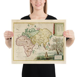 May include: An antique map of the world, printed on aged paper, with hand-drawn lines and coloured regions. The map shows Europe, Asia, Africa, and the surrounding seas. The map is titled "De Nieuwe Wereld" and includes a key with a list of countries and their corresponding colours.