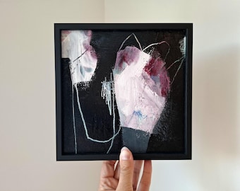 Quadro astratto minimalista incorniciato: opera a tecnica mista in nero e rosa (20x20 cm)