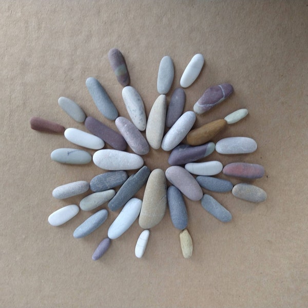 40 Flat and Raw Thin Stone Fingers, Pebbles Small Stone Sticks, Oblong Pebbles, Small Elongated Beach Stones, Art and Craft Stones