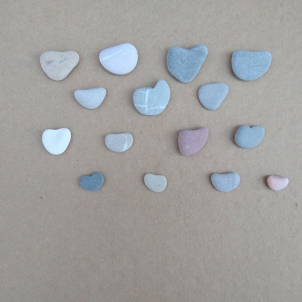 15 guijarros en forma de corazón natural, rocas de corazón, corazones de piedra pequeños y medianos, piedras de amor, decoración de mesa de boda, regalo de San Valentín sostenible