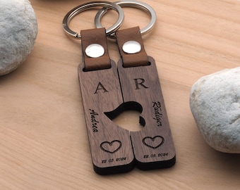 Partnerschlüsselanhänger-Set: Personalisiertes Symbol der Liebe für PaarePartneranhänger | Nussbaumholz