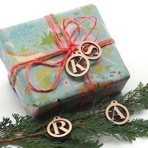 Weihnachtsgeschenkanhänger - Geschenkanhänger aus Holz | mit Initialen | personalisiert | personalisierter Anhänger | Name, Tag