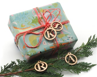 Étiquettes cadeaux de Noël - Étiquettes cadeaux en bois | avec initiales | personnalisé | pendentif personnalisé | Nom, jour