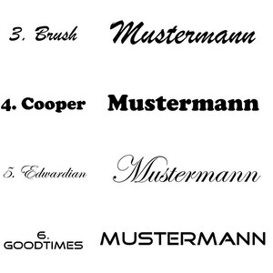 K&ouml;nnte beinhalten: Ein visueller Vergleich von acht verschiedenen Schriftstilen, die jeweils das Wort "Mustermann" anzeigen. Die Schriften umfassen Arial, Autumn, Brush, Cooper, Edwardian, Goodtimes, Ink Free und Stencil.