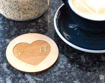 Sous-verre personnalisé en forme de cœur en bois | gravé, gravure | Cadeau de couple | Maison, travail, emploi, mémoire | Cadeau d'anniversaire de mariage