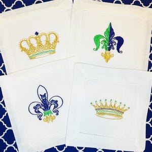 刺繍入りマルディグラリネンカクテルナプキン、新築祝い、バーカートナプキン、モノグラムナプキン、ホステスギフト、デビュタントギフト、カップルギフト