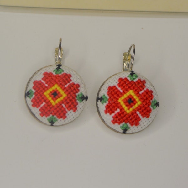 CHARMING handmade embroidery earings with floral motives, precious gift for her, Charming earrings, hand embroidered jewels, cute earrings