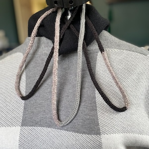 The Texture Jords: black, wheat and gray eyeglasses necklace