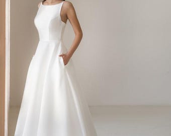 Satin Brautkleid: Brautkleid mit Schleppe