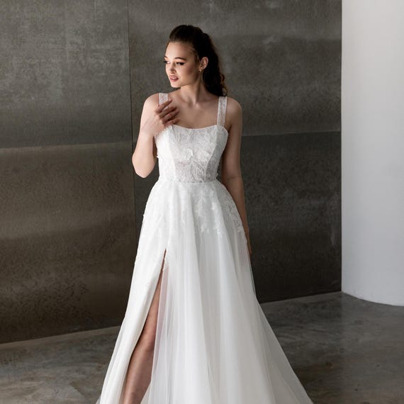 sleeveless princess wedding dresses Ivory Wedding Dress A-Line Chapel Train V-neck Lace
