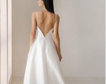 Satin Brautkleid: Brautkleid mit Schleppe