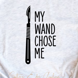 My Wand Chose Me svg cut Datei Chirurgie Surgical Technologe ODER Krankenschwester OP-Saal Tech Chirurg Scrub Tech Cricut schneidbare Dxf Png download