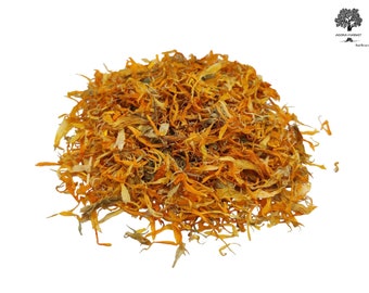 Può includere: Un mucchio di petali di calendula secchi di colore arancione e giallo.