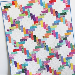 JELLY TWIST Quilt Pattern (4 Sizes) By Cluck Cluck Sew, CCS-211, Jelly Roll Friendly