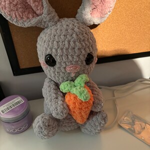 Medium Bunny with carrot