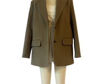 Neutrale, vierkante, minimalistische dikke wollen blazer in taupe