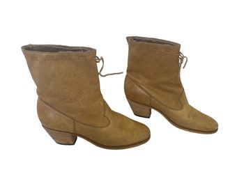 boho cowboy boots 70s vintage warm beige tooled leather low rise western booties 8.5