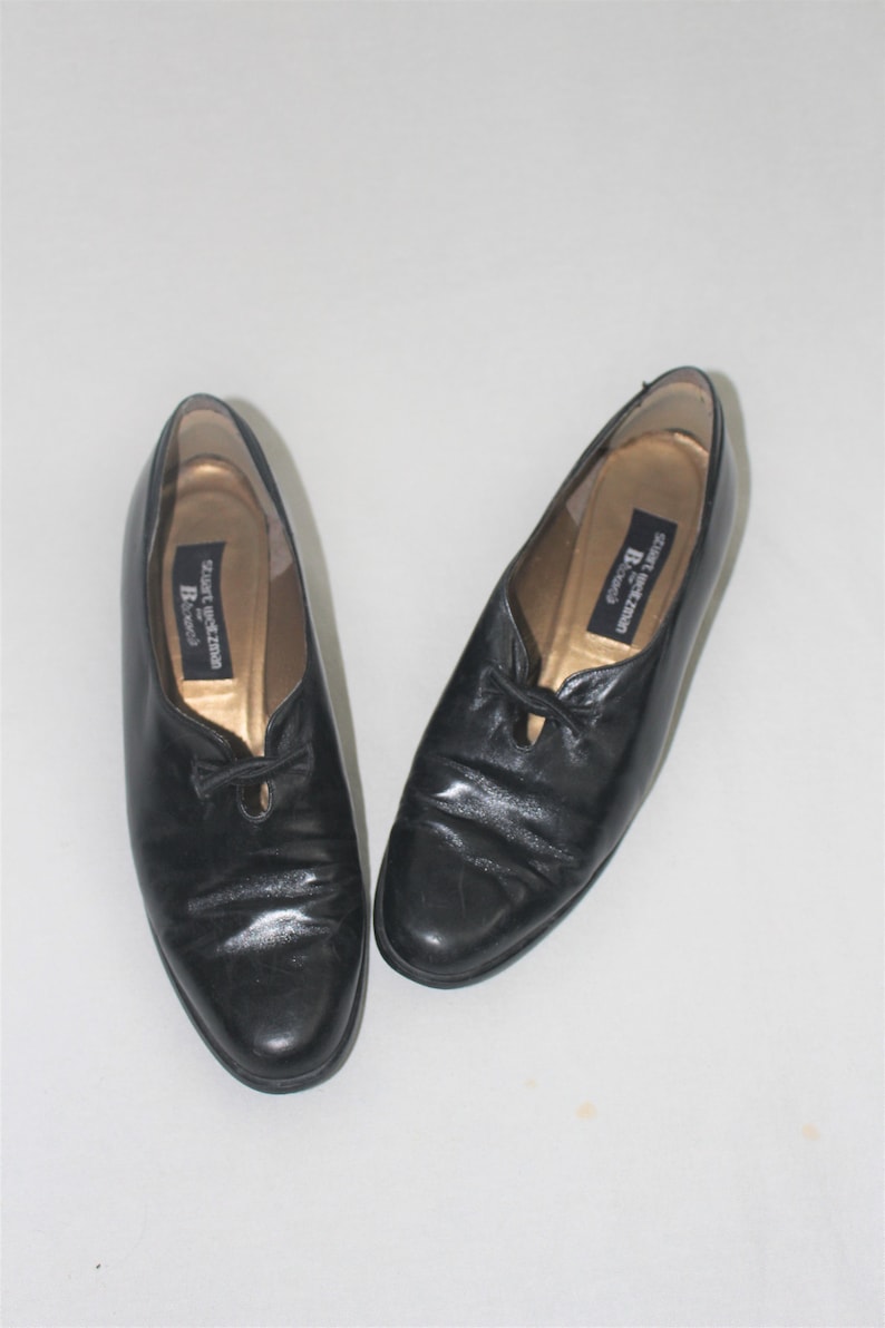 minimalist chunk heel loafers 80s black leather slip on shoes size 8.5