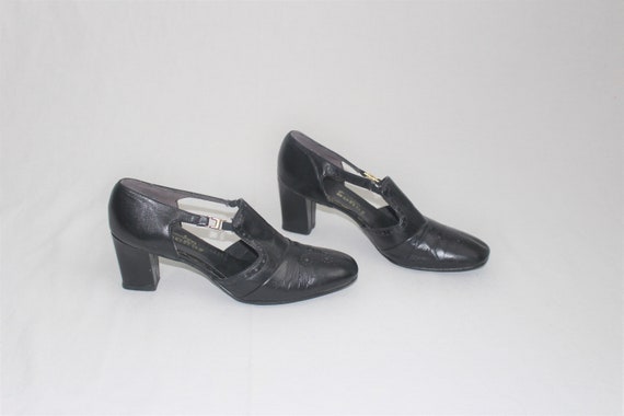 1960s mary jane shoes