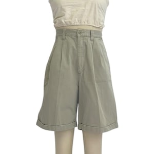 muted grey long cotton shorts 90s vintage minimalist preppy high waist neutral pleated shorts M