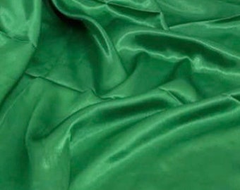 Satin cloth green to protect Afro hair and curls when sleeping