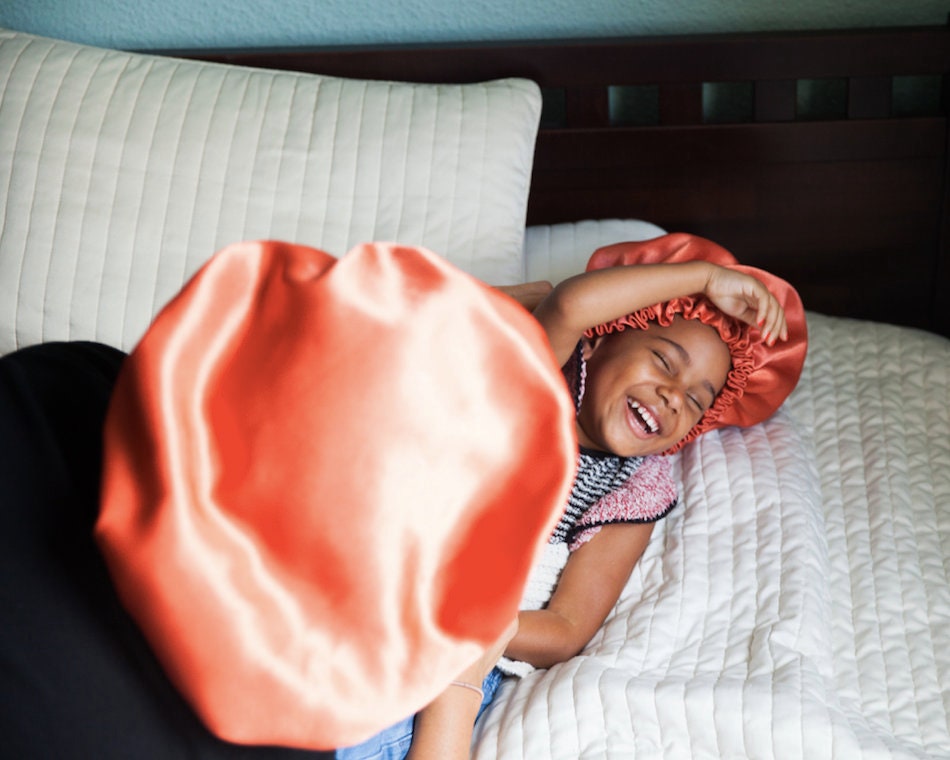 Gorra de satén para proteger el cabello afro y los rizos al dormir, Abija,  rojo, JEN por el cuidado del cabello rizado