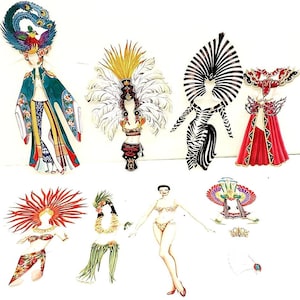 Puede incluir: Un conjunto de muñecas de papel con diferentes trajes, incluyendo un tocado de plumas de pavo real, un vestido de estampado de cebra y un vestido rojo y dorado. Las muñecas llevan todas diferentes estilos de tocados y trajes.