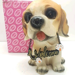 Beagle cachorro perro hucha estatua ojos grandes perro signo de bienvenida estatua amante de los perros regalo cachorro banco niños habitación decoración lindo cachorro