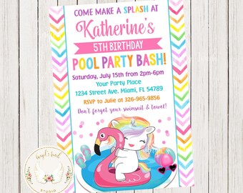 以下が含まれることがあります： 「Katherine's 5th Birthday Pool Party Bash!」と書かれた、カラフルなプールパーティーの招待状。フラミンゴの浮き輪に乗ったユニコーン、サングラス、ビーチボールが描かれています。