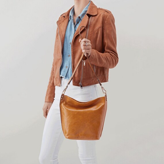 Hobo flare shoulder bag hot sale