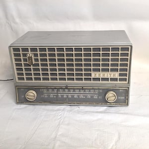 Retro Tech Radio, Working Zenith Model A724L, Zenith Radio Corp. Chicago, Tubes Radio, AM/FM