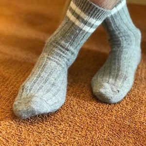 Men&#39;s socks made from 100% organic Mongolian wool