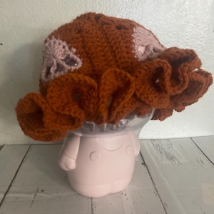 TOXICA skull ruffle bucket hat