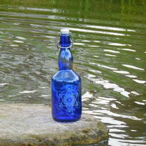 Bouteille en verre bleu avec bouchon à bascule 750 ml avec Metatron - 100 % sans plastique