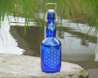 Blauglas Bügelflasche 750ml mit Blume des Lebens - 100% Plastikfrei